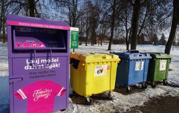 Uzstādīti tekstilizstrādājumu šķirošanas konteineri