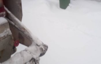 Aicina attīrīt atkritumu konteineru vākus no sniega