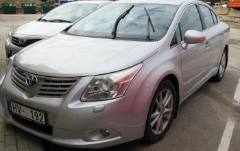 Par automašīnas Toyota Avensis izsoli