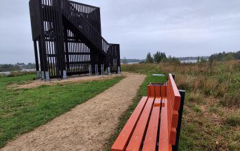 Jēkabpils pilsētā uzstāda 20 jaunus soliņus iedzīvotāju ērtībām