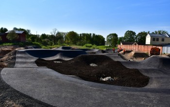 Turpinās būvdarbi Filozofu ielā- velotrases izbūvē