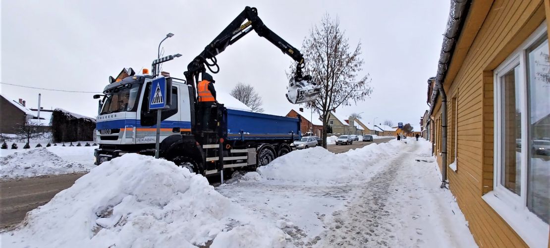 Jēkabpilī uzsākti sniega izvešanas darbi