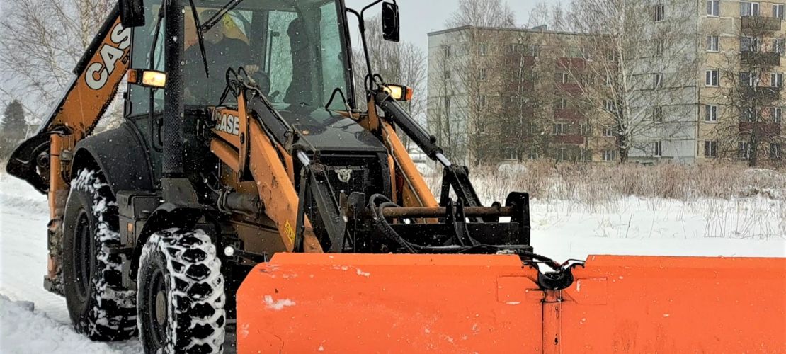 Sniega tīrīšanas darbi turpinās
