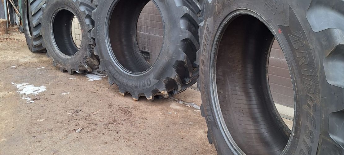 2 gb. traktora riepu BRIDGESTONE 600/65 R38 izsole